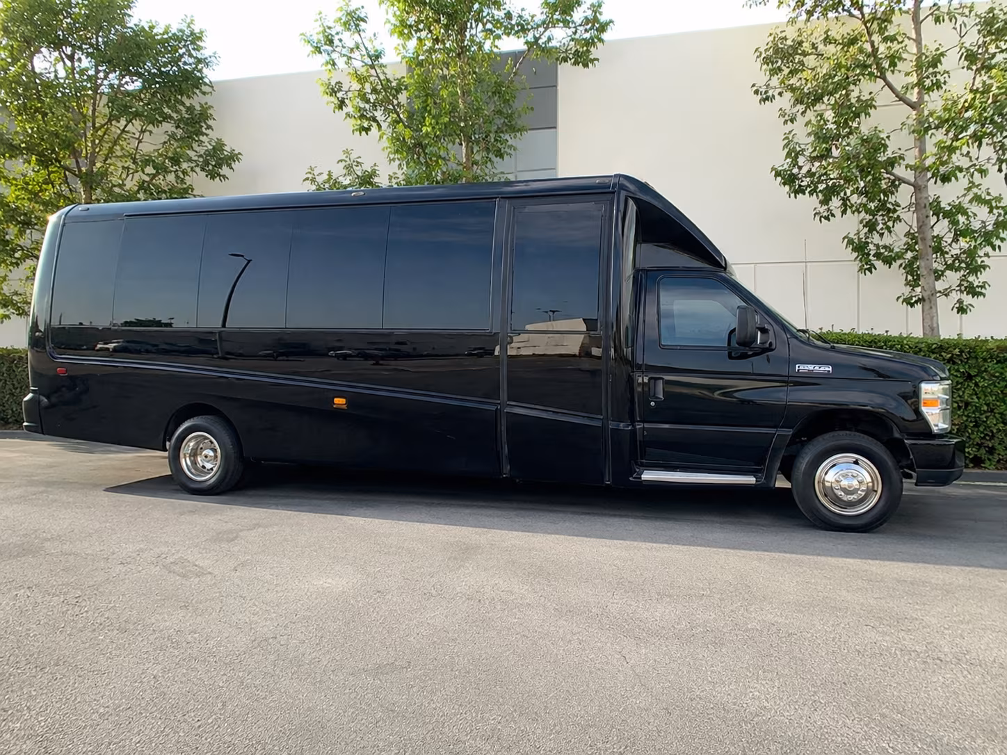 guest shuttles to san antonio winery and wedding venues around el monte